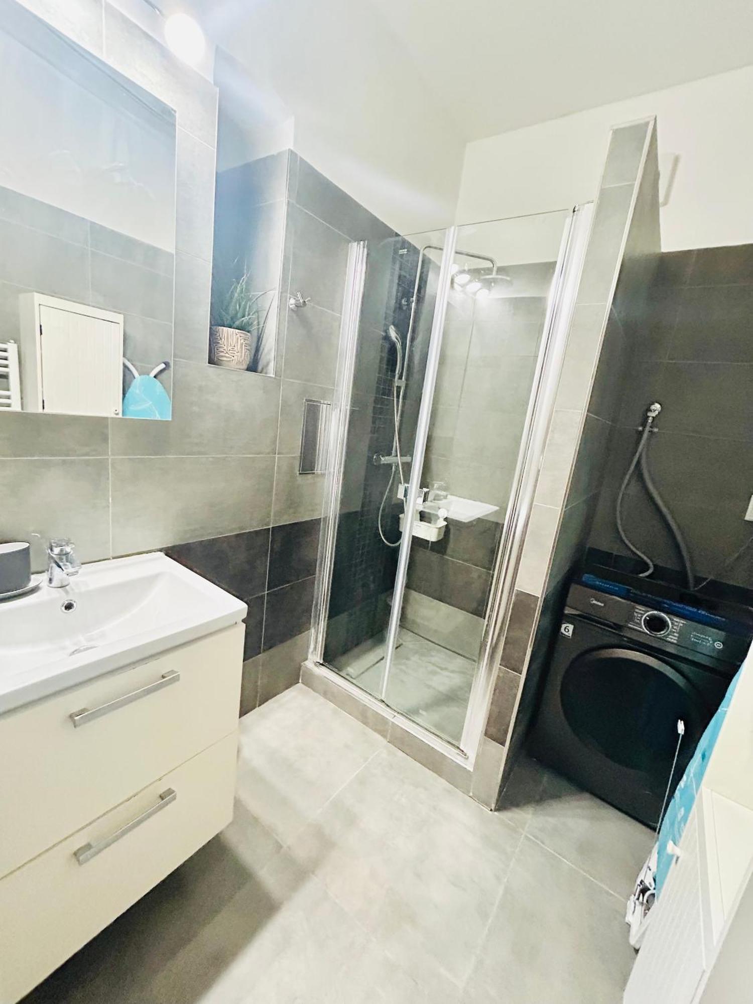 Modern Spacious Apartment In Center פראג מראה חיצוני תמונה