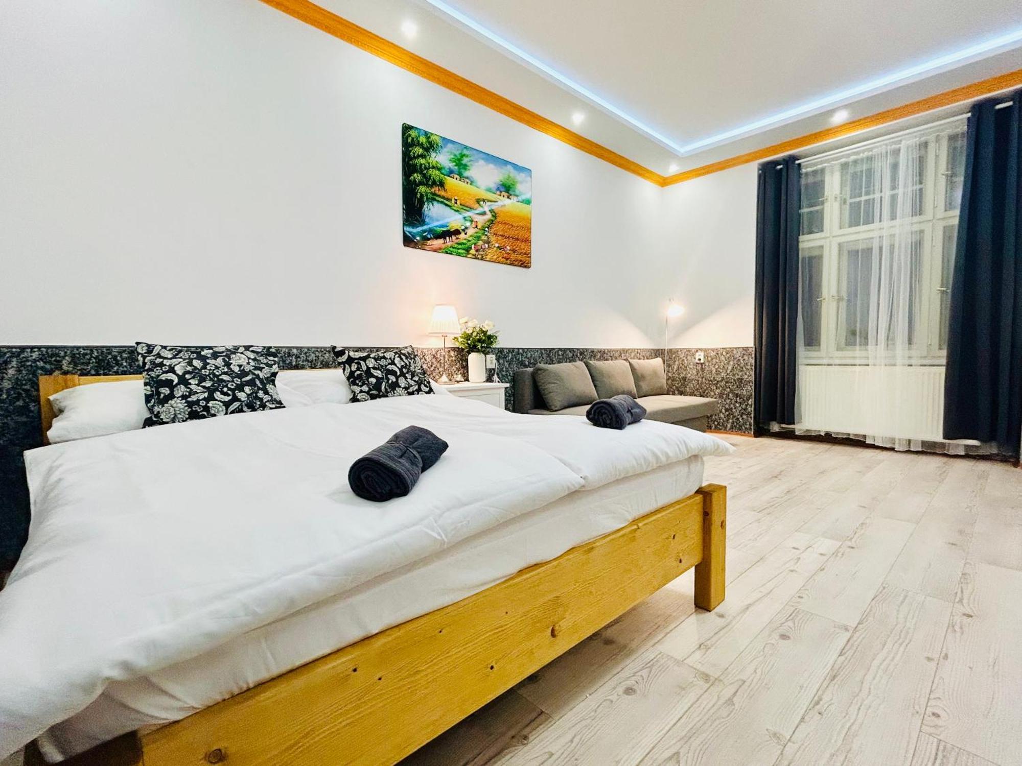 Modern Spacious Apartment In Center פראג מראה חיצוני תמונה